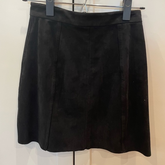 Wilfred by Aritzia black skirt with button detail down the center; size 0 - Picture 2 of 2